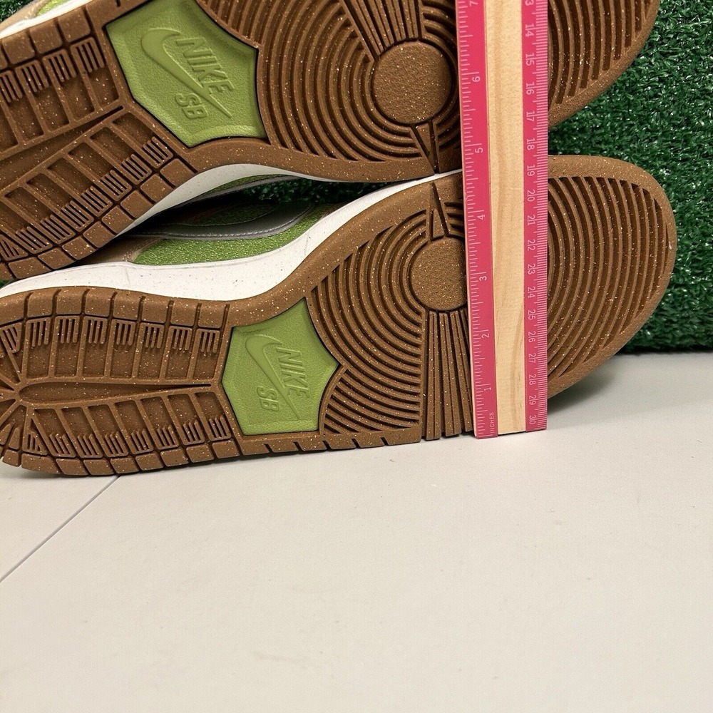 Nike Men's Low-Top Skate Shoe - Green/Tan - Picture 10 of 11